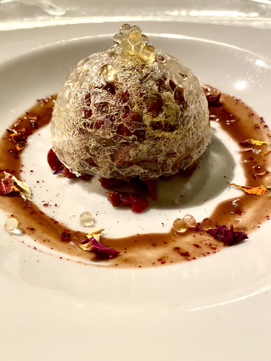 Bocconi Ristorante e Pizzeria - Tartare di cervo, pane di cristallo e caviale di yuzu